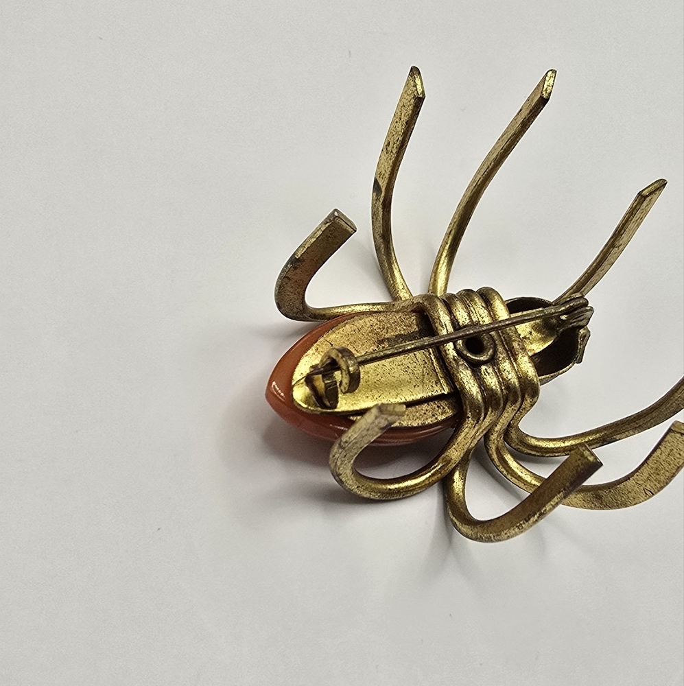 Vintage Art Deco Orange Bakelite Spider Brooch - Picture 6 of 14